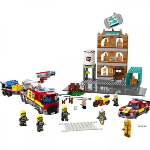 LEGO City 60321 Feuerwehreinsatz mit Lschtruppe